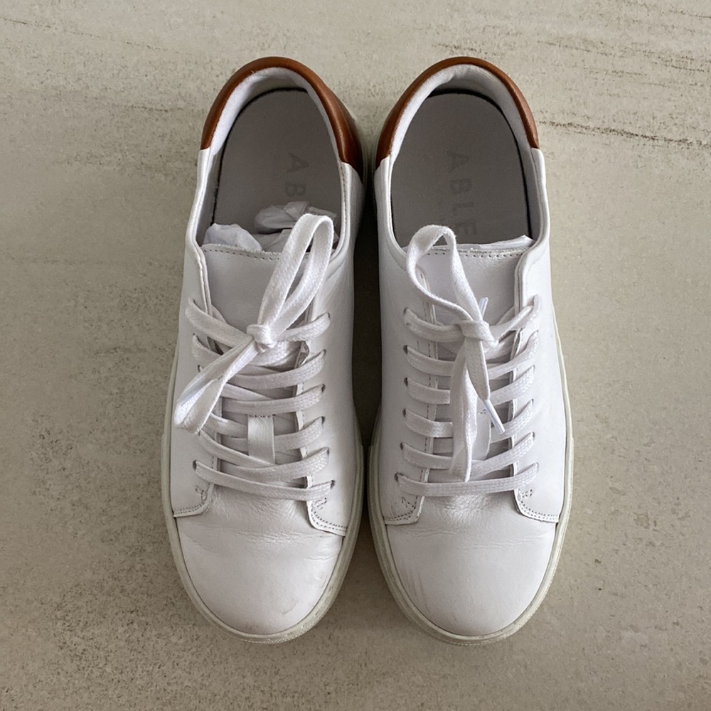 White leather casual sneakers
